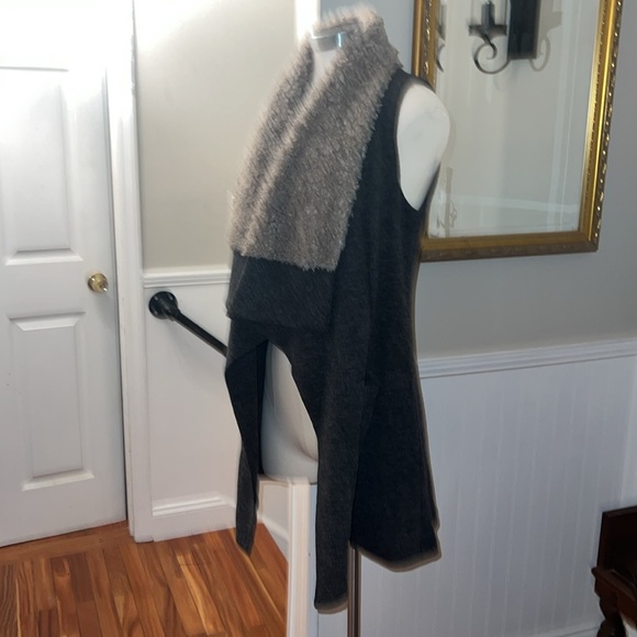 Ontheland Gray Sweater Vest with Faux Fur. Medium. Good condition. - Picture 7 of 10
